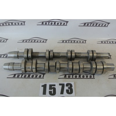 Vačky sací výfukové VW ŠKODA 2.0TDI PD  03G109101B...