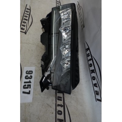 Světlomet přední pravý ŠKODA OCTAVIA IV LIFT 5E4941010