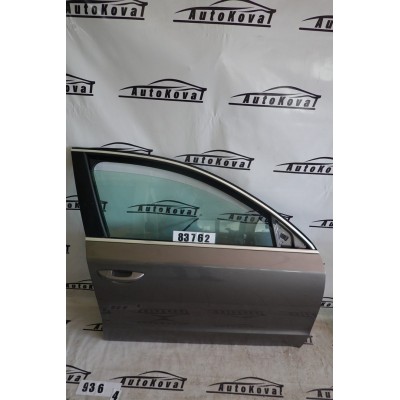 Dveře přední ŠKODA SUPERB II 3T0831056 LF4U