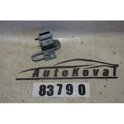 Závěs dveří - pant zadní levý spodní VW Passat CC...