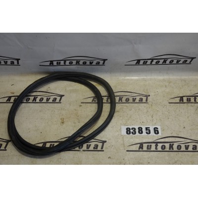 Těsnění dveří - "pirelka" přední VW Polo 6R0 6R4867911C...